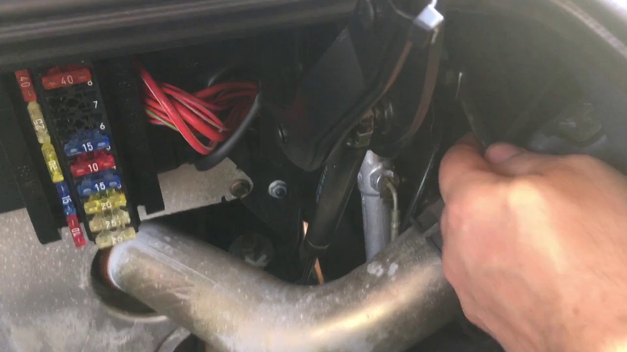Mercedes Benz R129 SL Hardtop Soft Top Roof Manual Release Operation mercedes-benz-r129-sl-hardtop-soft-top-roof-manual-release-operation