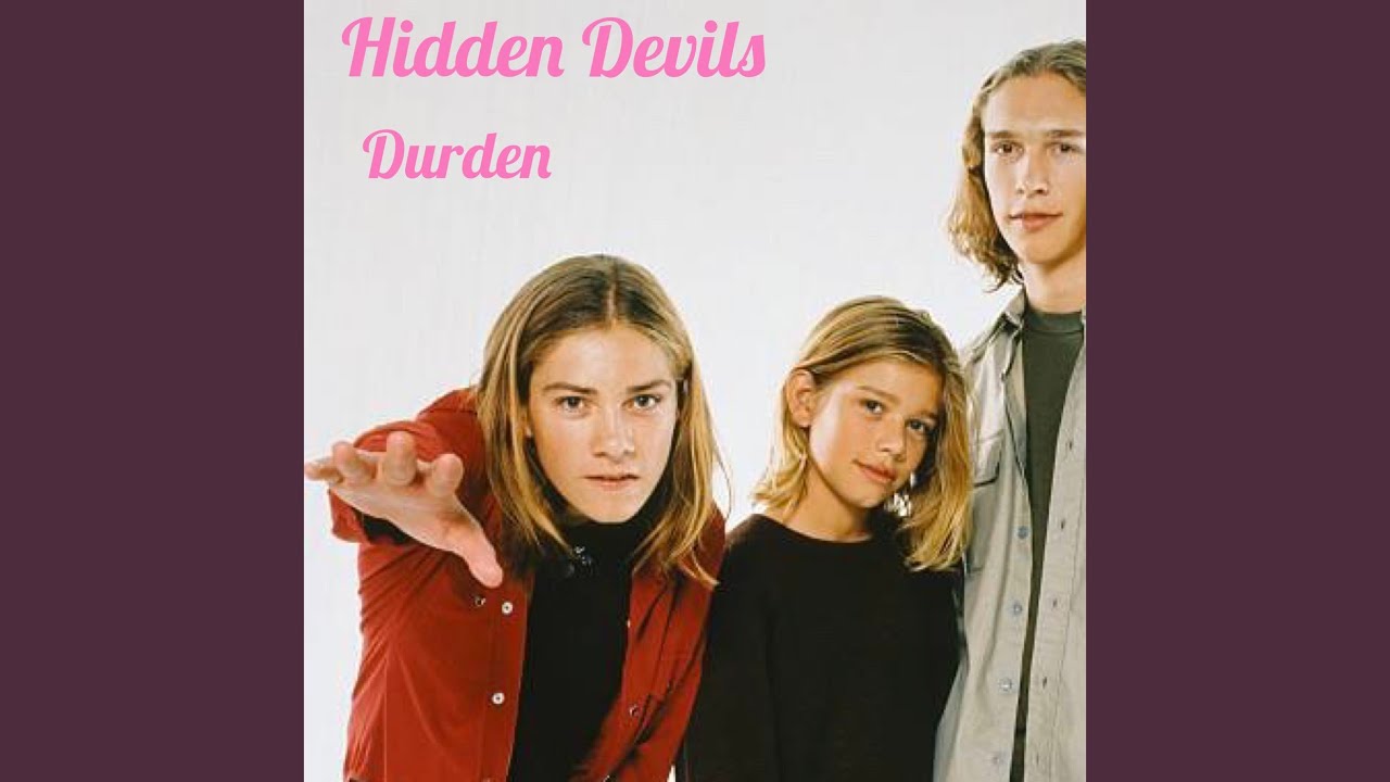 Guarda Hidden Devils su YouTube Guarda Hidden Devils su YouTube