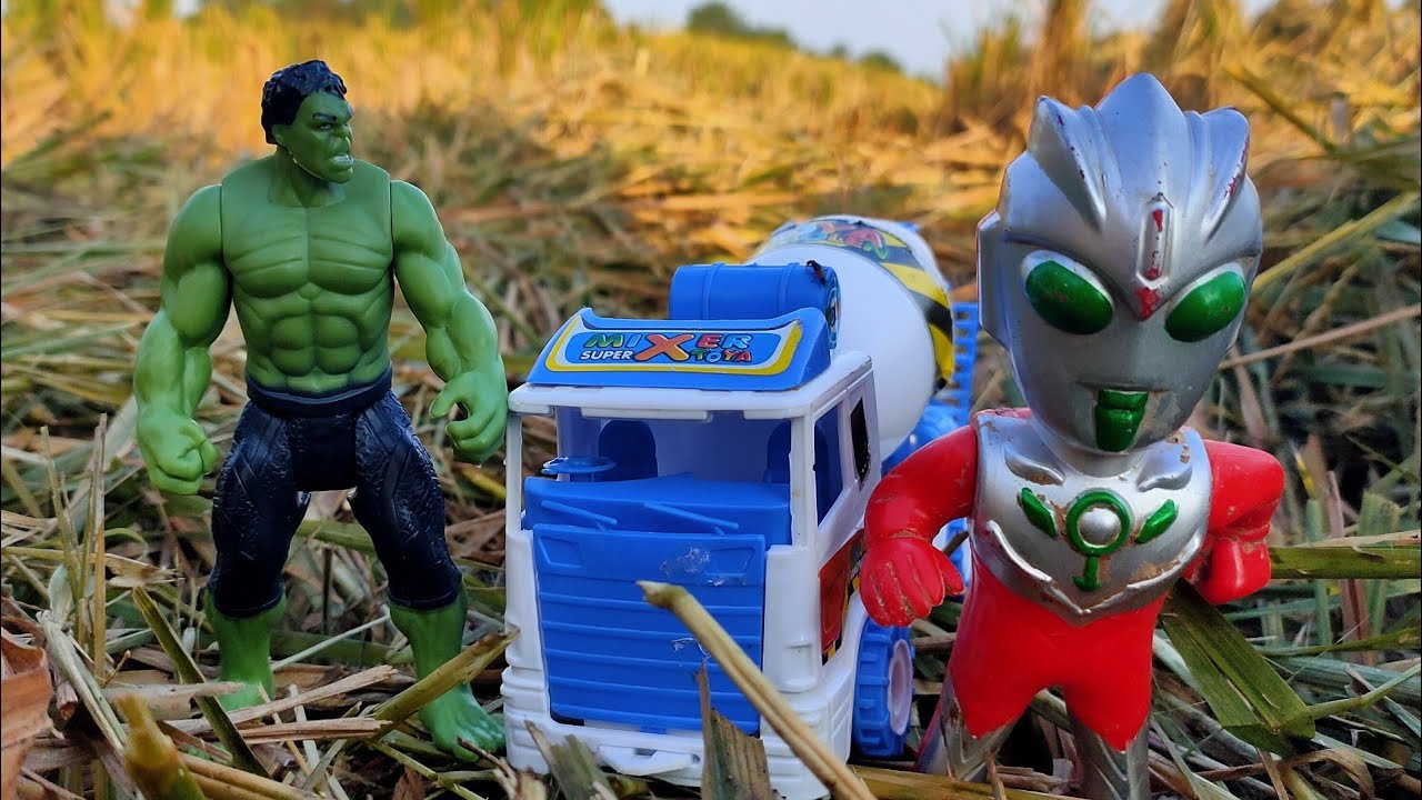 Mencari Dan Menemukan Banyak Mainan  Ultraman  Di Sawah 