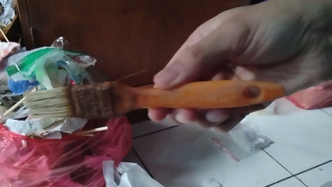 Kuas, kotak kardus keras persegi, mika dll