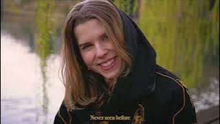 Download lagu REYA - like a girl