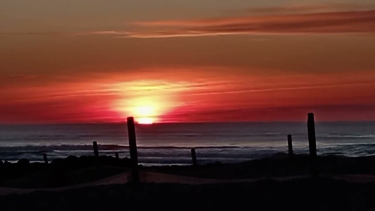 ФРАНЦИЯ. Волшебньій закат на берегу Атлантики Пока никто не развалил