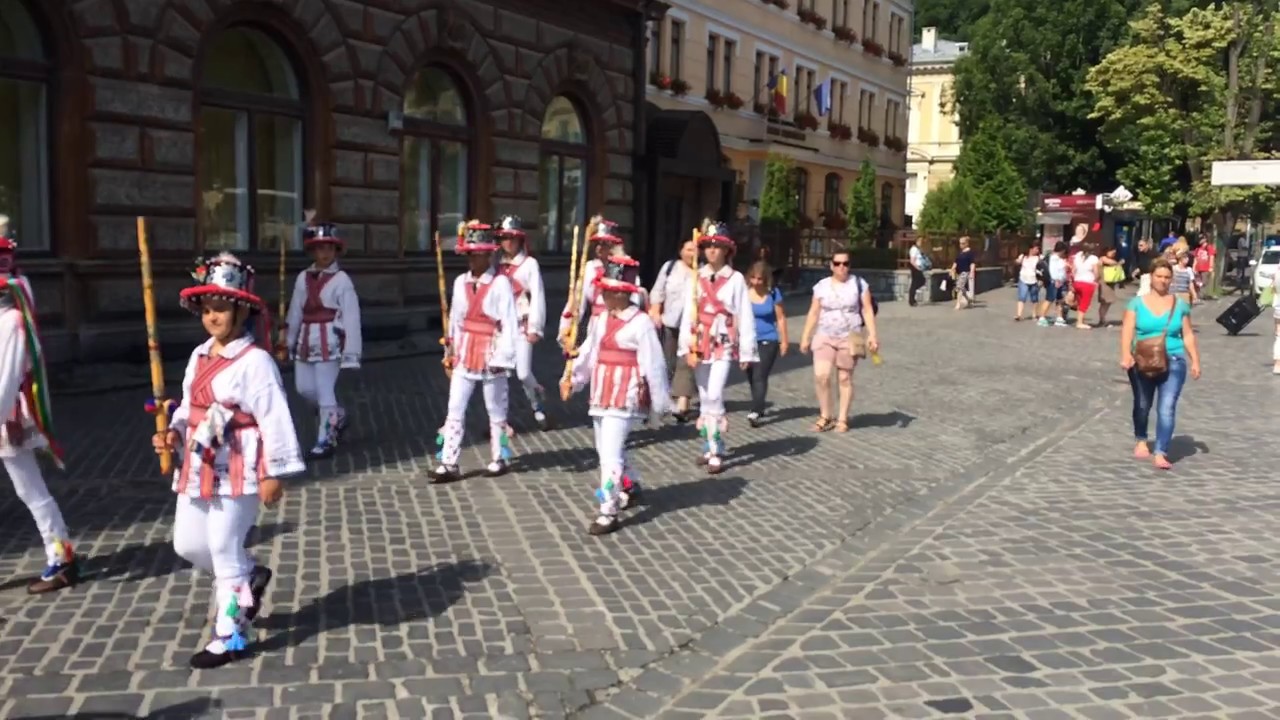 Guarda The Parade, Brasov, Romania su YouTube Guarda The Parade, Brasov, Romania su YouTube