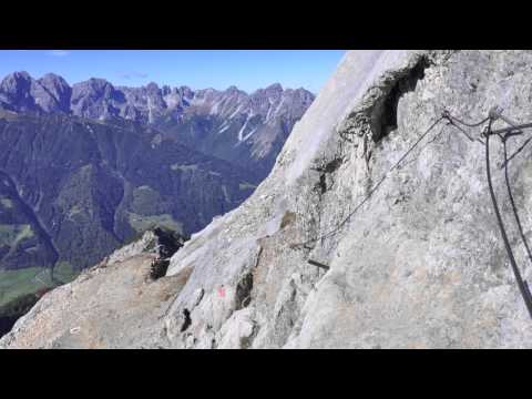 Beschreibung: www.almenrausch.at Aufstieg aus dem Stubaital Ã¼ber Wildeben zum SerlesjÃ¶chl und auf die Serles. Abstieg zur Maria Waldrast und Ã¼ber den Gasthof Sonnenstein retour ins Stubai.