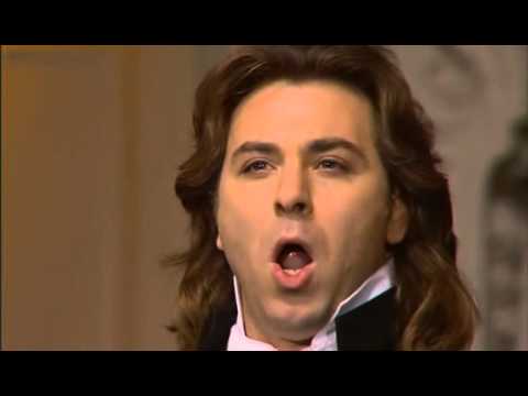 Roberto Alagna  en la Sala Gaveau de París, 2001