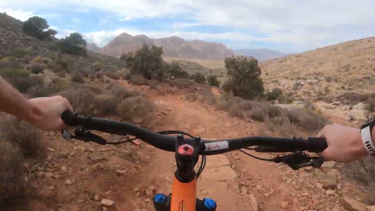 Las Vegas Mountain Biking 10/15/22. Late Night Trailhead at Red Rock