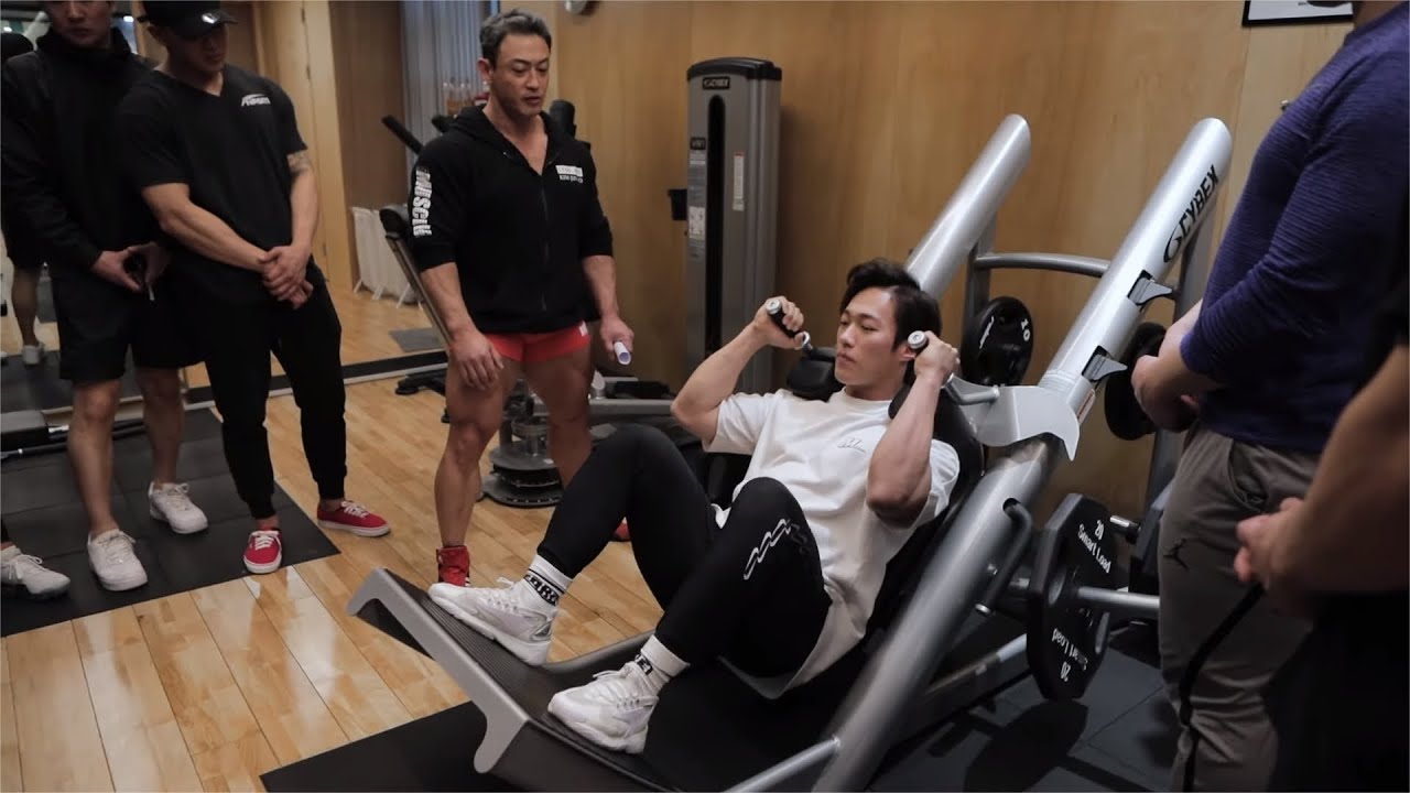 핵스쿼트 팁공개: 무릎통증시 엉덩이 뒤로 빼기, 대퇴후면에 적합한 하체운동 Hack Squat Ifbb Pro Kim Jun Ho -  Youtube