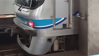 東京メトロ07系が発車します。