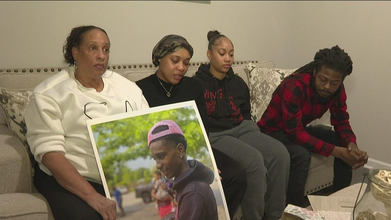 Read more about the article Family of 18-year-old killed in Kroger parking lot mourn his death – 11Alive