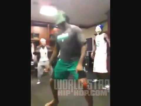 Kevin Garnett, Shaq, Big Baby & Nate Robinson Going Off To Waka Flocka In The Locker Room