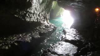 Rosh Hanikra grottoes -  cavernous tunnels formed by sea action on the soft chalk rock screenshot 4