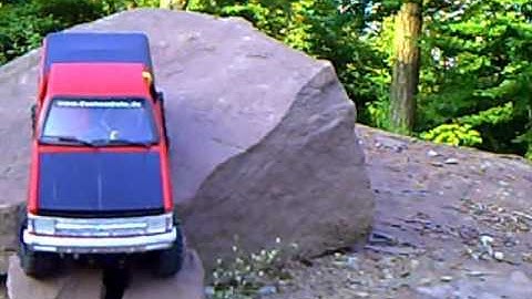 Micro Scaler Crawler with Custom Leaf Spring Chassis by CustomCuts.de