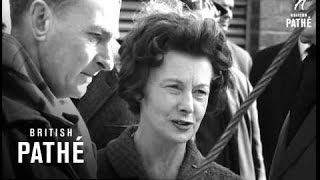 Mrs Barbara Castle Visits Docks (1967)