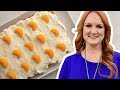 The Pioneer Woman Makes a Pig Pickin' Cake | The Pioneer Woman | Food Network