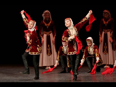 Армянский танец, Ансамбль 