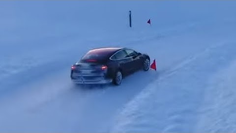 Snow laps in a Tesla Model 3 ❄️