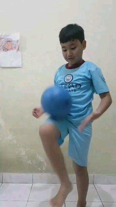 Juggling bola #olahragasepakbola #shorts #shortvideo #shortfund