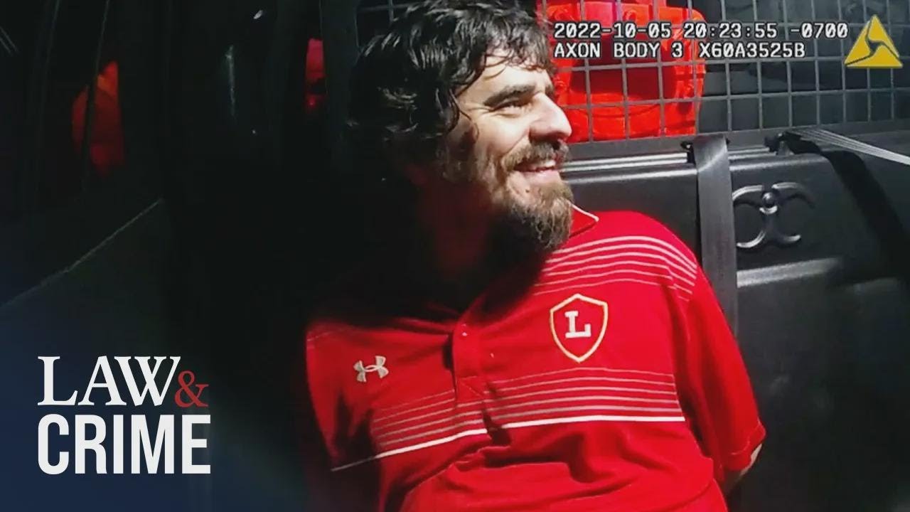 Diplomant iz Arizone se smije nakon što je ubio profesora