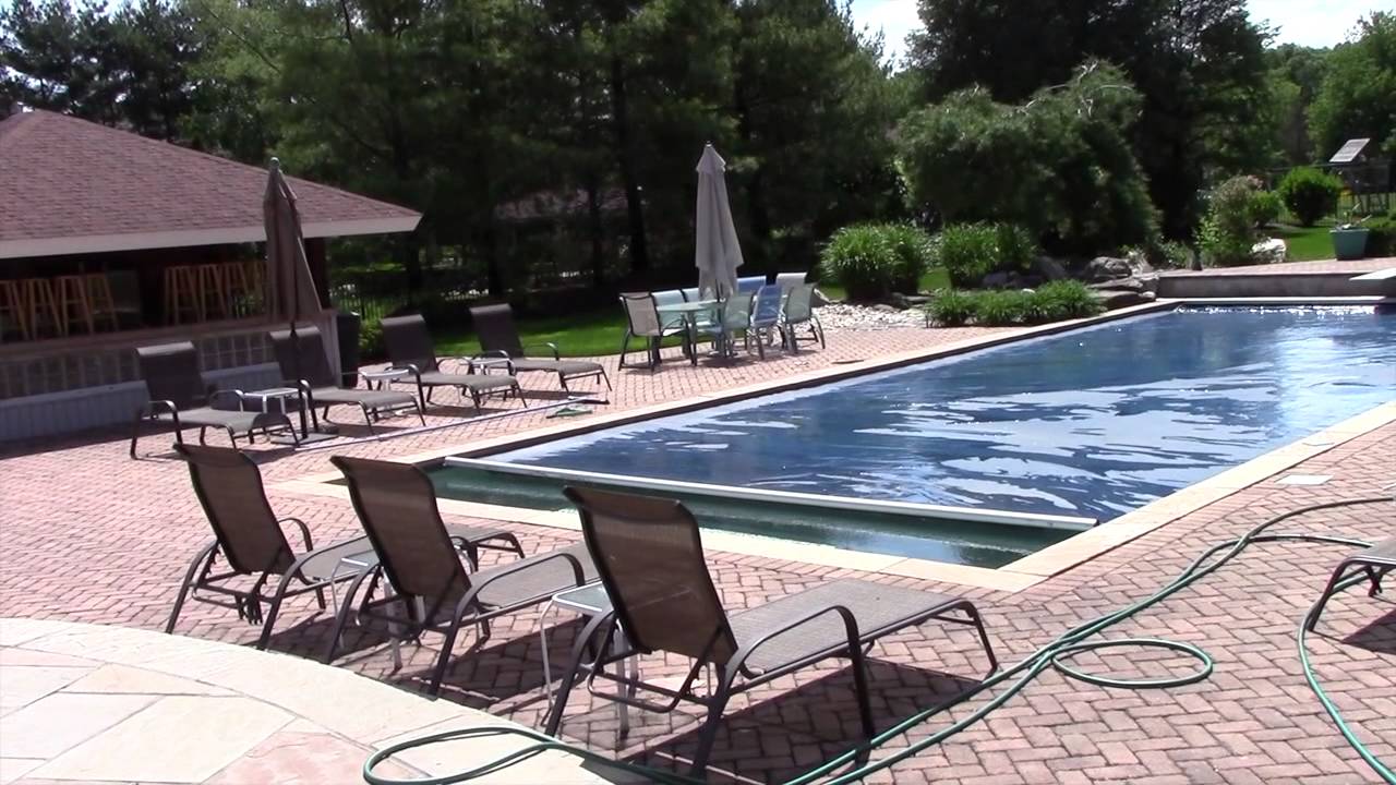 Removing Rainwater From The Pool Cover You Removing Rainwater From The Pool Cover