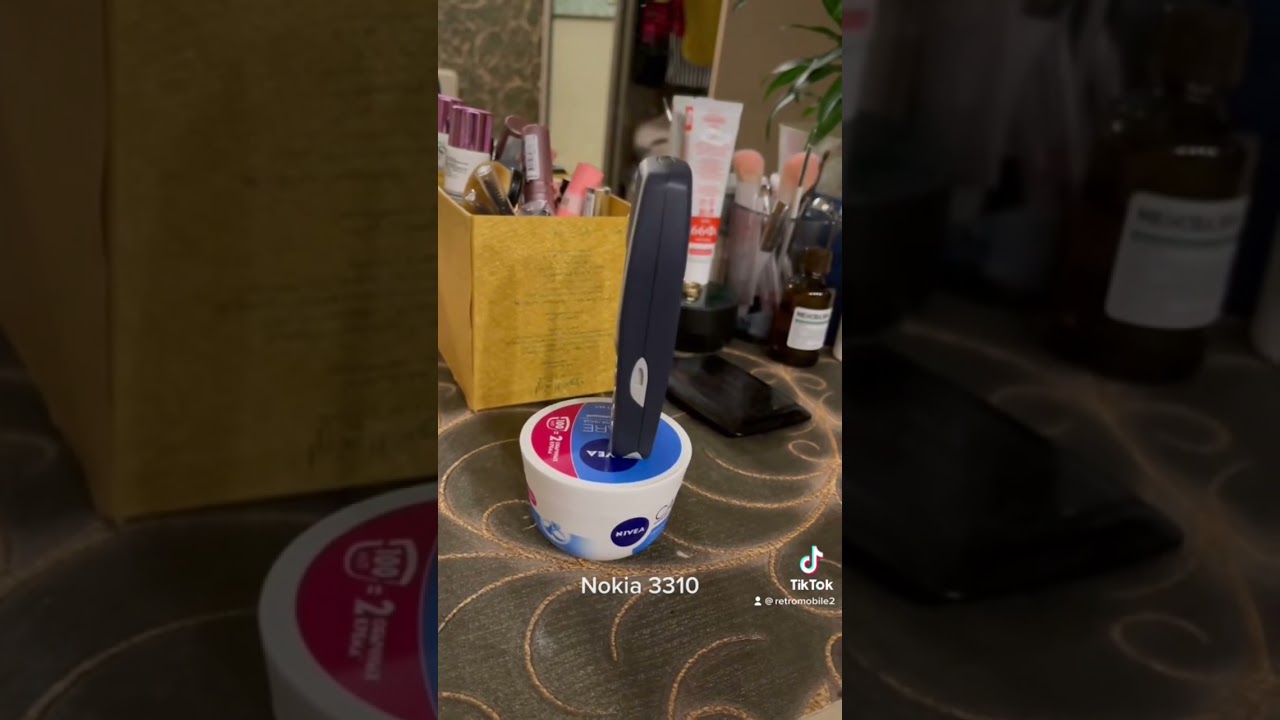 Nokia 3310. 