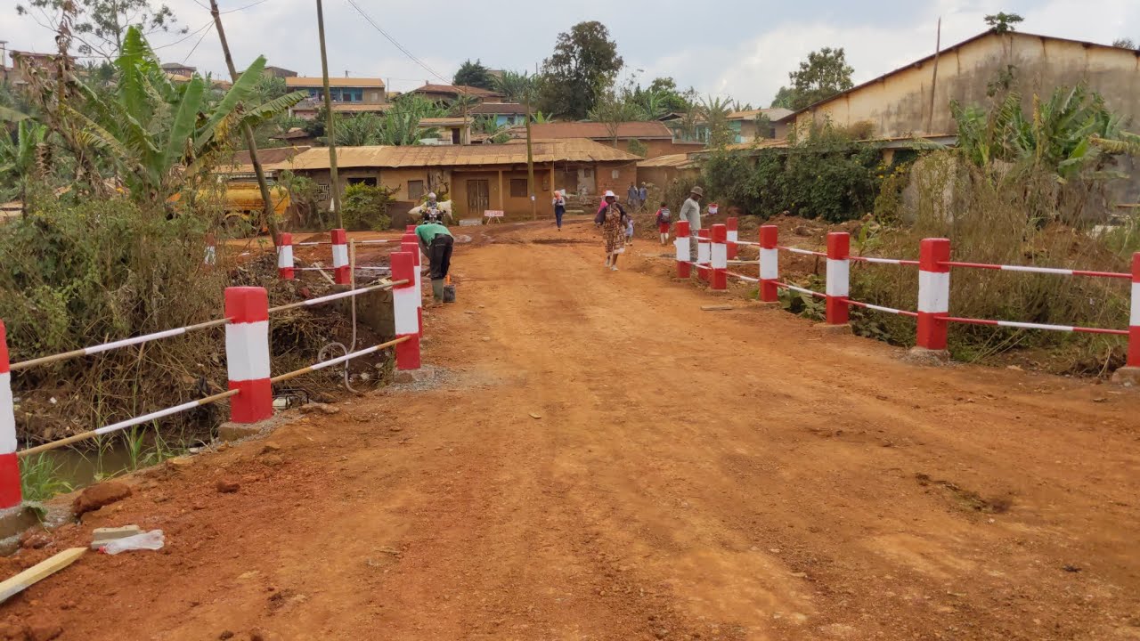 LE MAG DE L'INFO DU 18/11/2022 SUR MAWEBTV- Aménagement Routier à Dschang