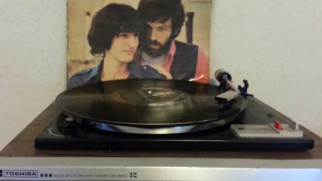 Watch Enjoying the record "Shablul" by Arik Einstein and Shalom Hanoch on my old Toshiba phonograph on YouTube Watch Enjoying the record "Shablul" by Arik Einstein and Shalom Hanoch on my old Toshiba phonograph on YouTube