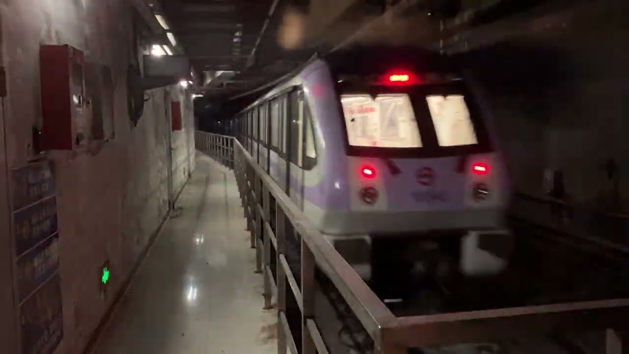 Hangzhong Road Bound AC13/10A01 Line 10 Leaving at Longbai Xincun