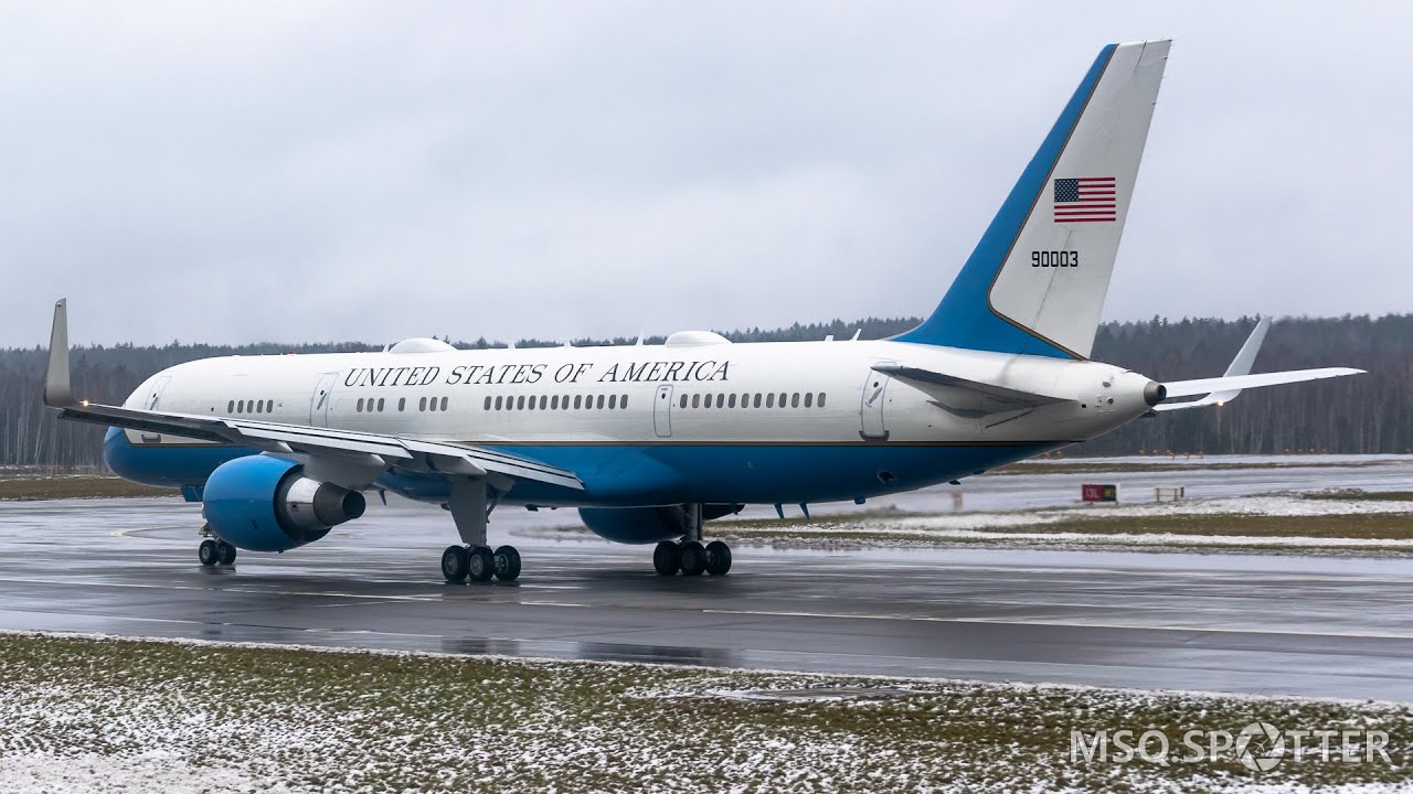 Boeing C-32A в Минске! Руление и вылет.