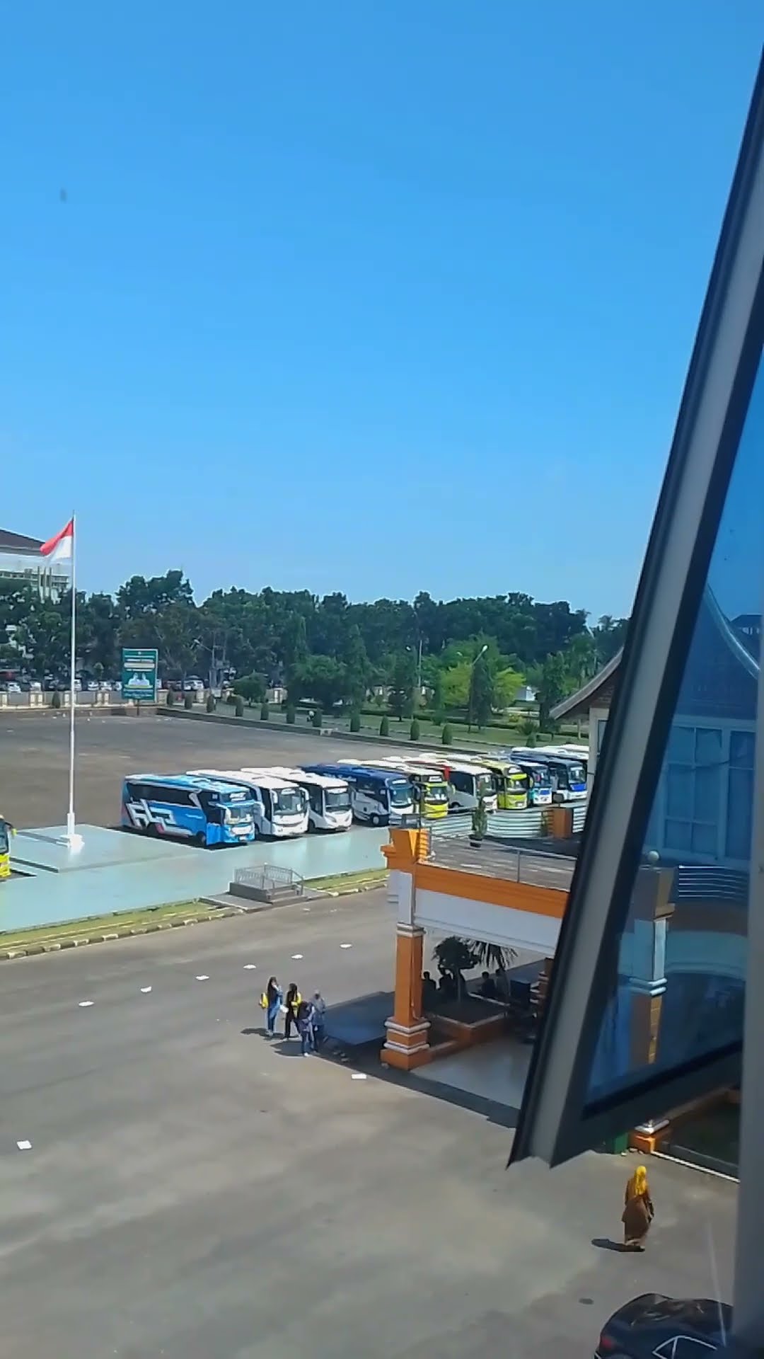 Pasukan di Jalan Raya: Mengupas Dunia Bus Pariwisata untuk Rombongan Besar