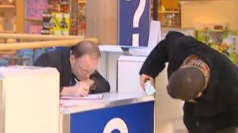 Frozen Information Booth Helper