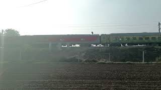 20414  Mahakal SF Express at 110 km perHr Near Sultanpur MusafirKhana In WAP7 and Full LHB at Height