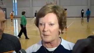 Pat Summitt on the gift Chamique Holdsclaw gave her