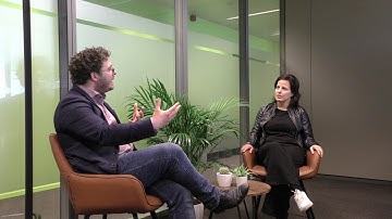 OSLO - Raf Buyle met V-ICT-OR op de sofa