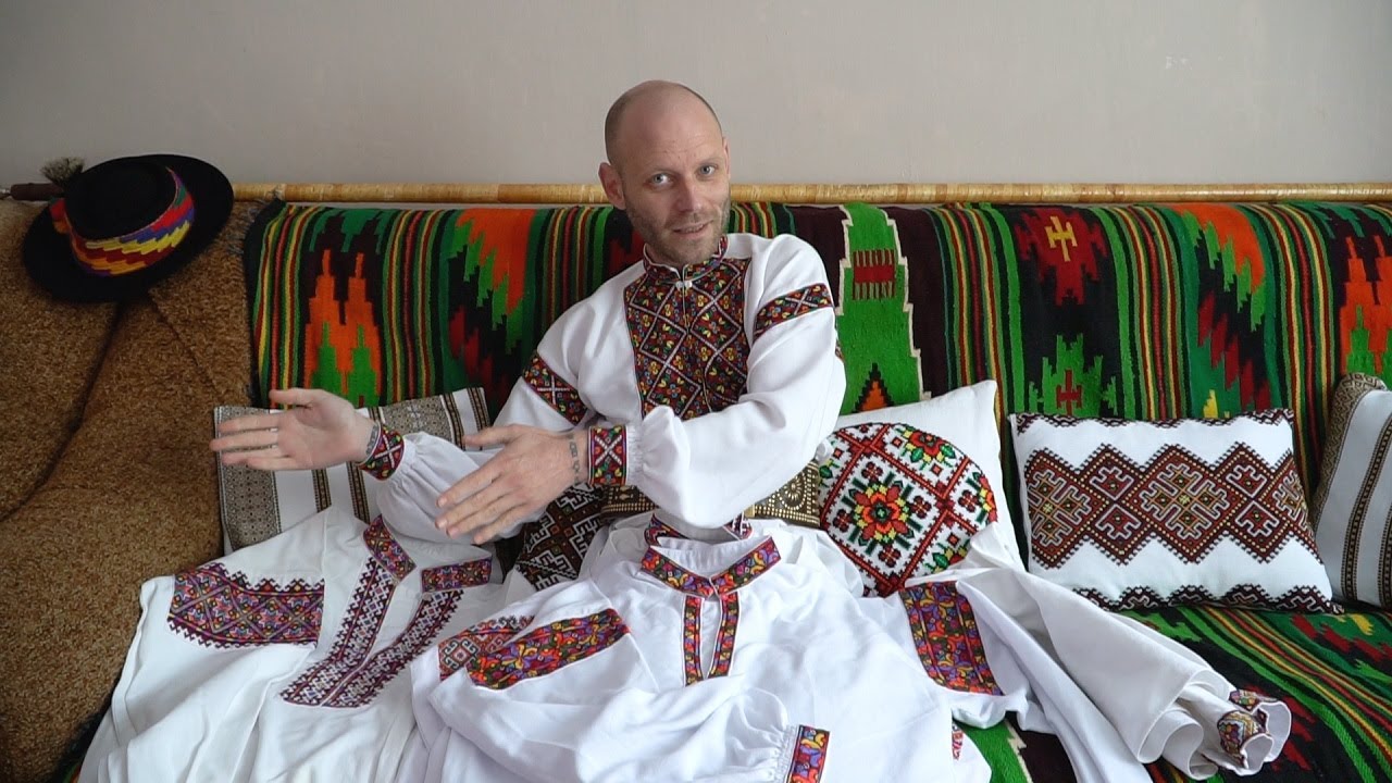 В гостях у Андрія Василіва. Про вишиті сорочки Надбистрицької Гуцульщини. День Вишиванки 2025