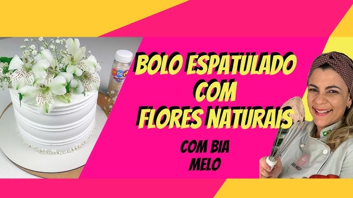 Bolo Com Calda Dourada Tema Maquiagem, Belíssima decoração com Tema  Maquiagem / completa passo a passo 🎥 Mais vídeos no :   By Mundo Doce  da Mari