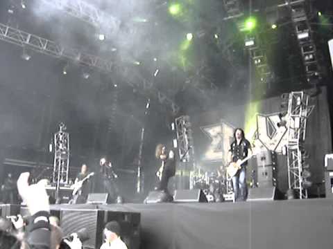 Edguy live at Bloodstock open air 2010 with Markus Grosskopf - Lavatory love mahcine