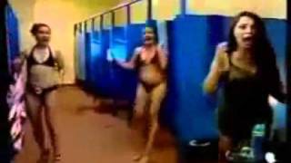 الكاميرا الخفية في حمامات النساء.flv
