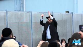 Benny Friedman Sings "Yesh Tikvah" With A Twist chords