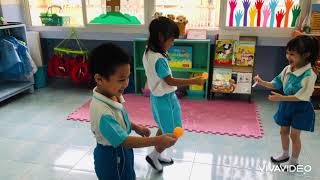 📌เกมรับส่งลูกปิงปอง ชั้นอนุบาล3   เด็กได้ทำกิจกรรมร่วมกับเพื่อน ช่วยกันรับส่งลูกปิงปองให้ถึงเส้นชัย screenshot 5