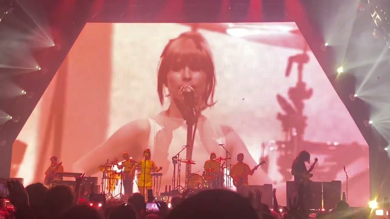 Paramore - Playing God - 2023/04/22 - Utilita Arena, Birmingham