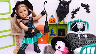 Doll finds new dress for Halloween! Play Dolls holiday story