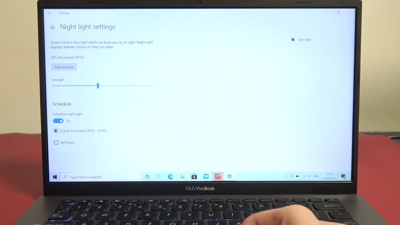 How to Turn On & Turn Off the Night Light on ASUS VivoBook 14