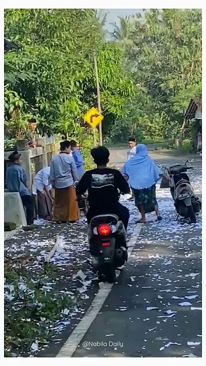 dimarahin Emak-emak gara2 main petasan mercon kertas