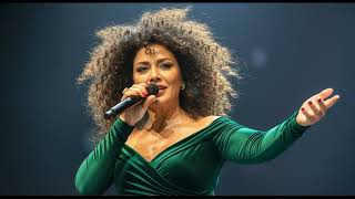 Saatler Mi Durmuş Yoksa Zaman Mı? (Ayşe Tunalı Cover) - Begüm