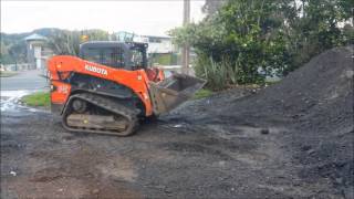 Kubota SVL75 skid steer