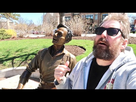 Unusual Roadside Stops In Chicago Suburbs- Worlds Largest Laundromat / Zombie Dad & Laughing Lincoln