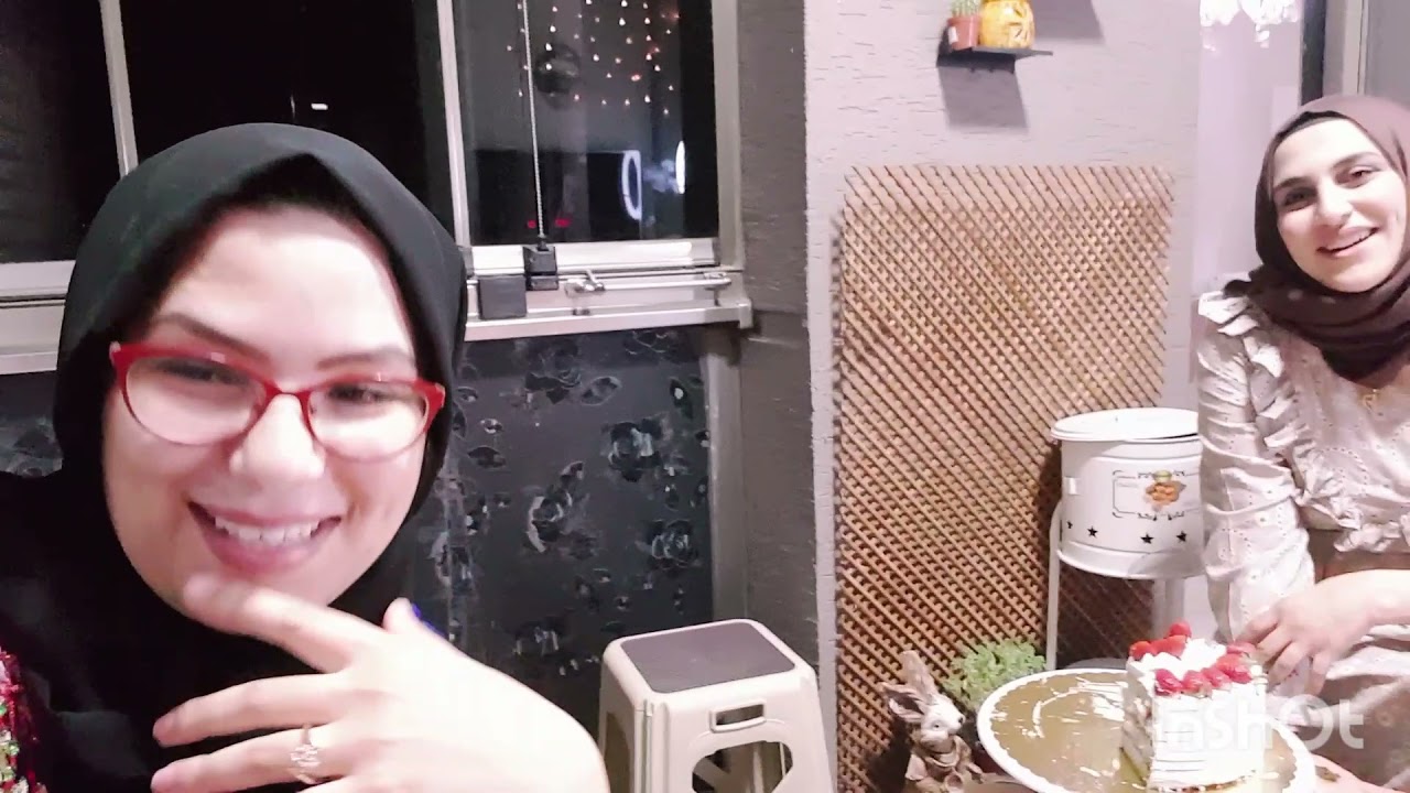 احتفال بالمولد نبوي الشريف مع اخواتي. اول مرة تظهر هاجر معنا .رأي الفلسطينية في الجزائريات.