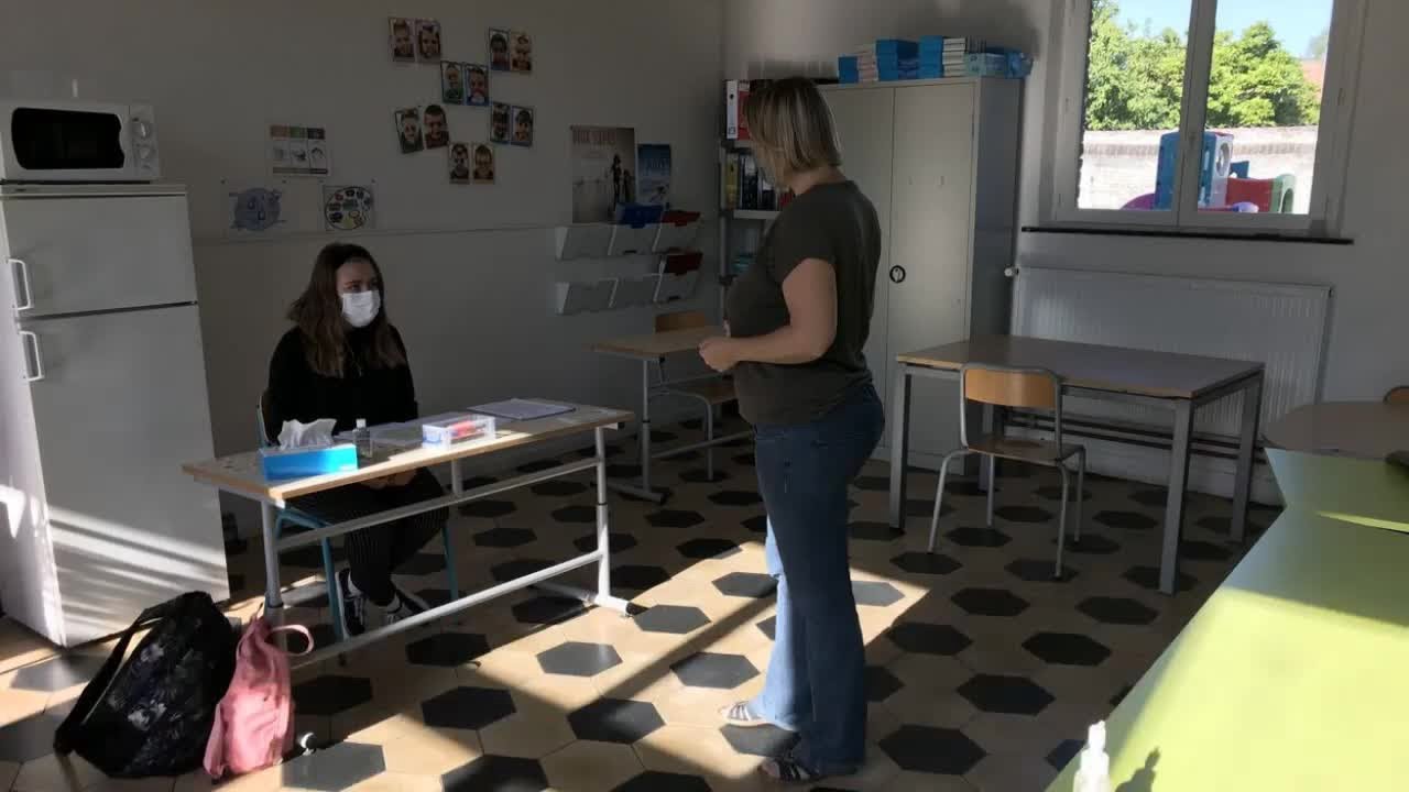 Dans certaines écoles, une rentrée avec un seul élève en classe - YouTube