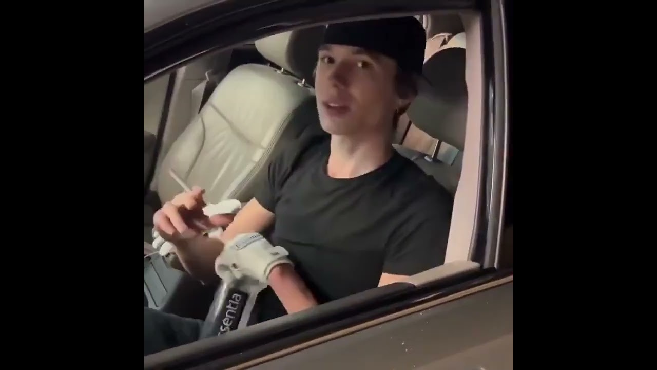 2hollis can’t open a water bottle