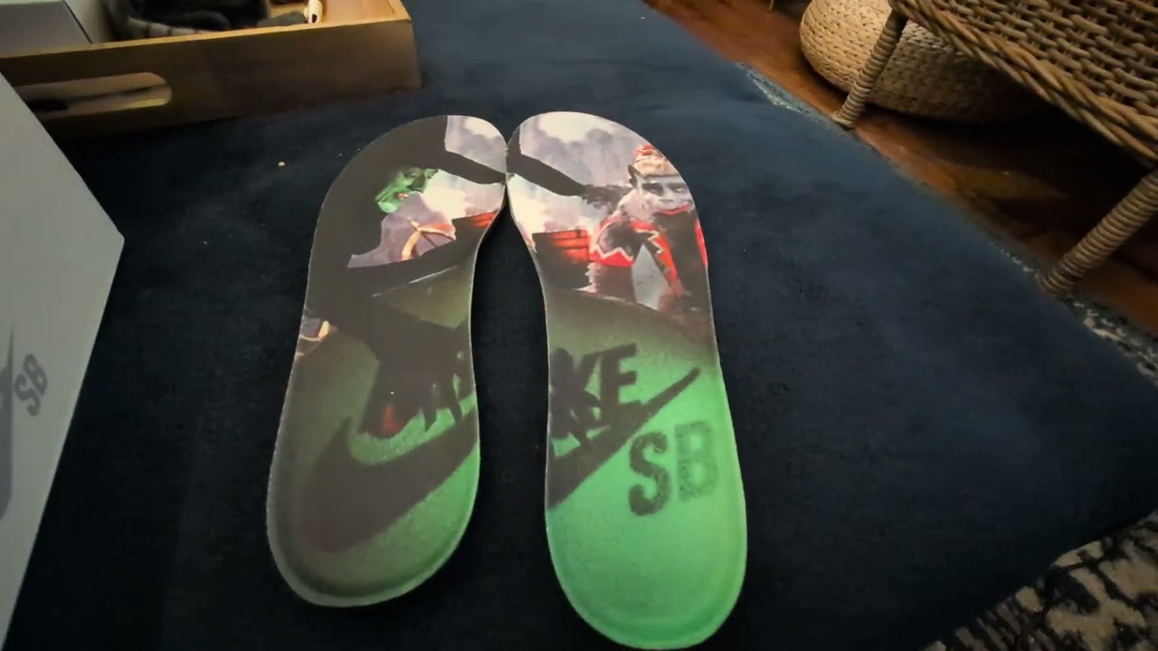 Sneaker Unboxing - Nike SB Dunks "Wicked" Wizard of Oz Drop Dec 2024
